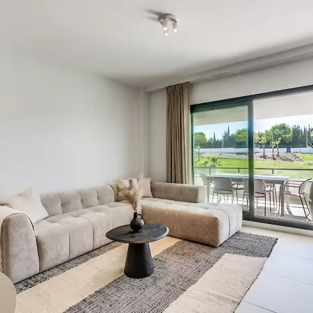 Aranya - Stylish 2br Apt. With Pool View Apartment