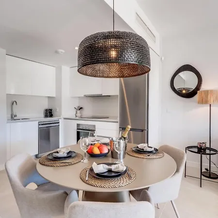Apartment Aranya - Stylish 2br Apt. With Pool View *